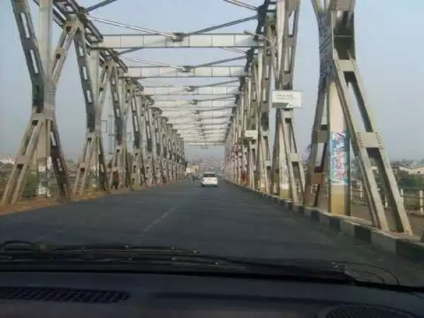 Bridge linking Kwara, Oyo states collapses